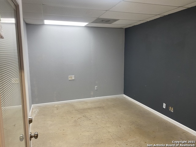 Listing photo id 5 for 8446 Gault Ln