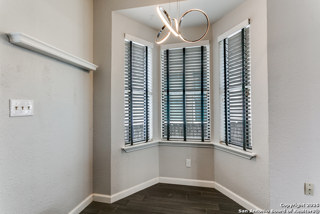 Listing photo id 10 for 535 Magnolia W 1