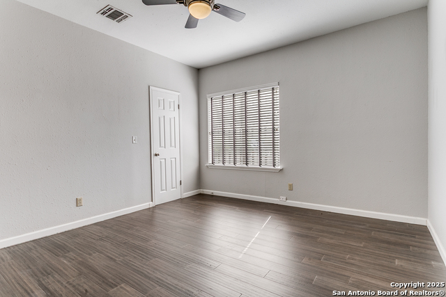 Listing photo id 12 for 535 Magnolia W 1