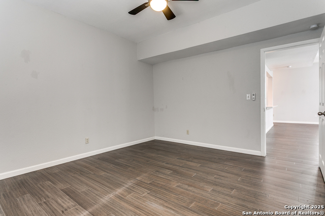 Listing photo id 13 for 535 Magnolia W 1