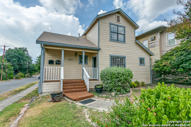 Listing photo id 0 for 535 Magnolia W 1