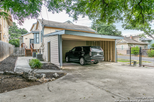 Listing photo id 23 for 535 Magnolia W 1