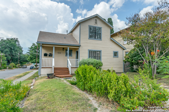 Listing photo id 1 for 535 Magnolia W 1