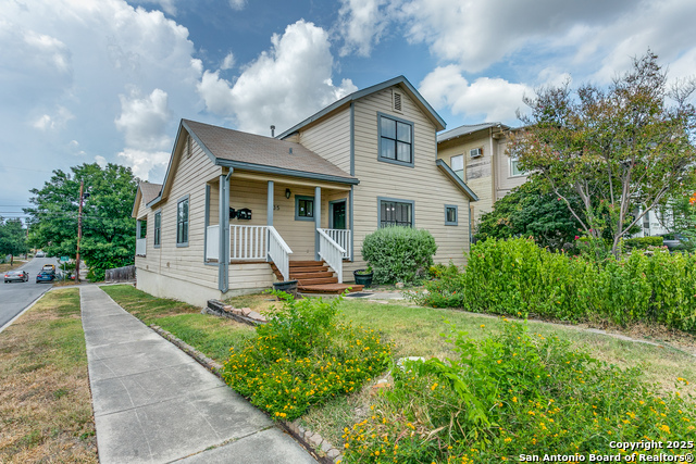 Listing photo id 2 for 535 Magnolia W 1
