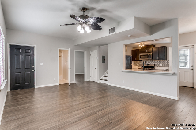 Listing photo id 6 for 535 Magnolia W 1