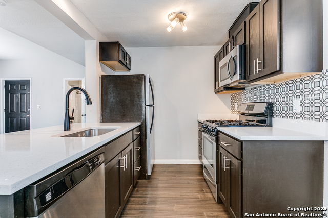 Listing photo id 7 for 535 Magnolia W 1