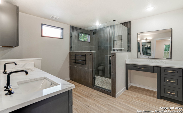 Image 13 of 23 For 235 Bank  