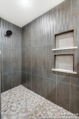 Image 14 of 23 For 235 Bank  