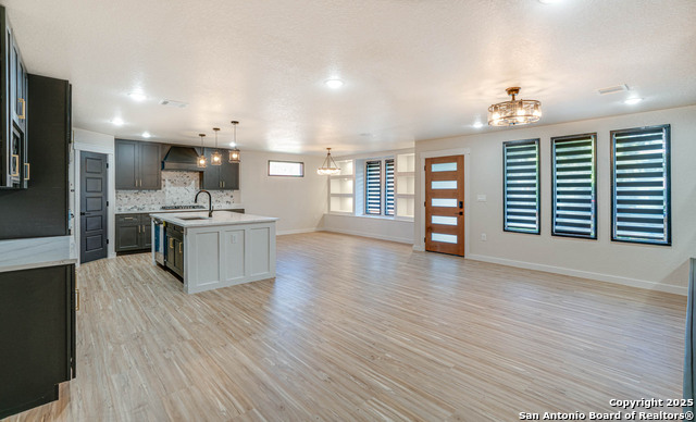 Image 4 of 23 For 235 Bank  