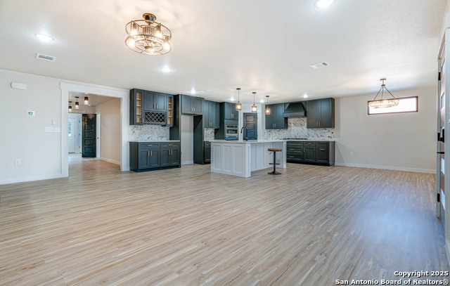 Image 5 of 23 For 235 Bank  