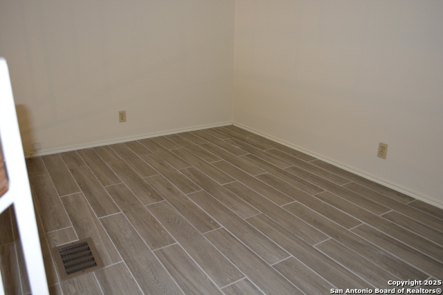 Listing photo id 12 for 11610 Vance Jackson Rd 108