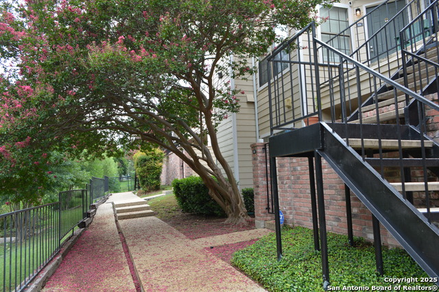 Listing photo id 15 for 11610 Vance Jackson Rd 108