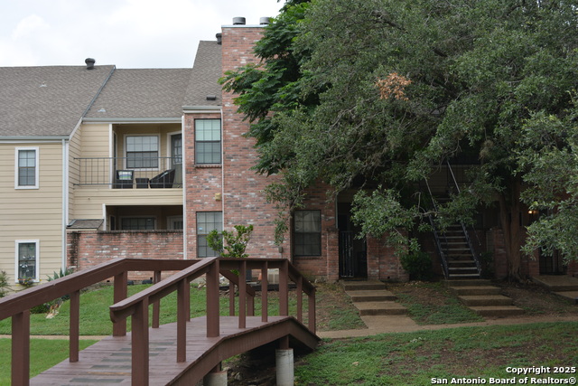 Listing photo id 16 for 11610 Vance Jackson Rd 108