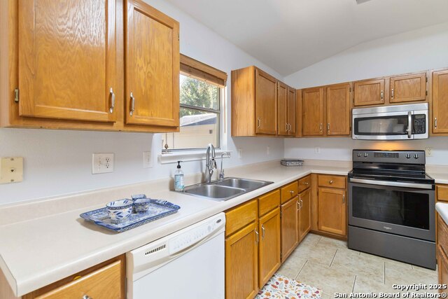 Listing photo id 14 for 5403 Stormy Autumn