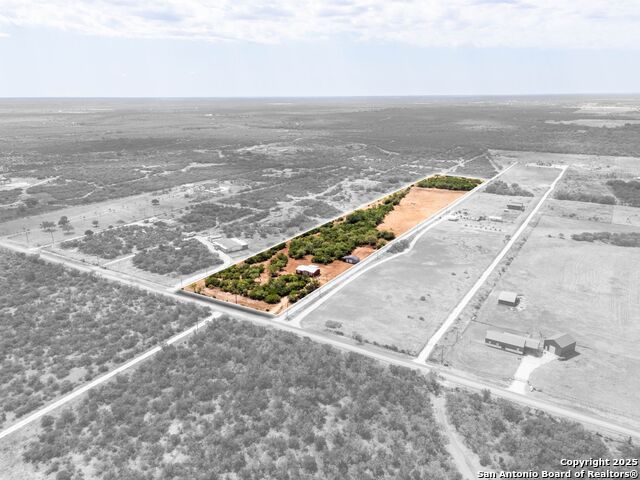 Details for 1979 County Road 651, Devine, TX 78016