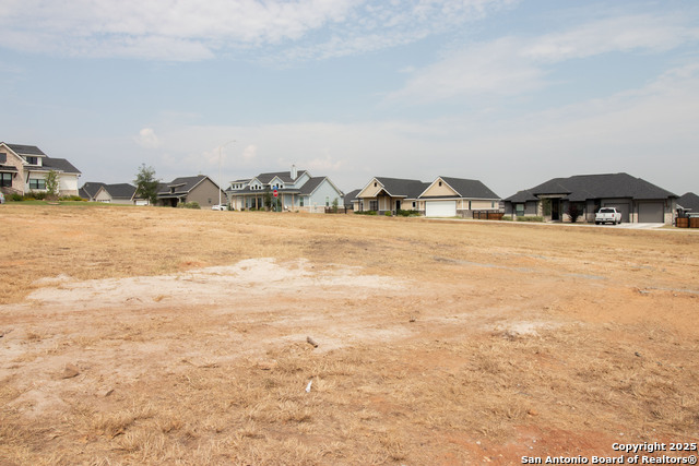 Image 2 of 8 For 101 Red Oak Trail