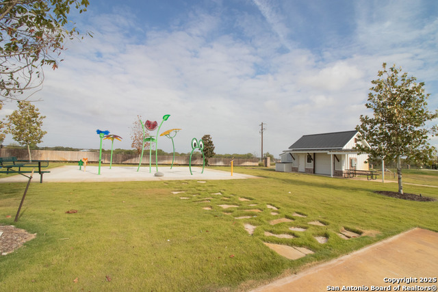 Image 3 of 8 For 101 Red Oak Trail