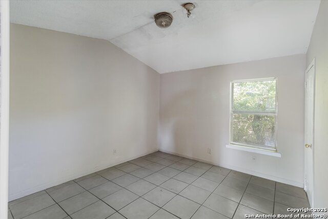 Listing photo id 11 for 3620 Rivas St