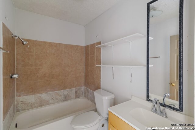 Listing photo id 13 for 3620 Rivas St