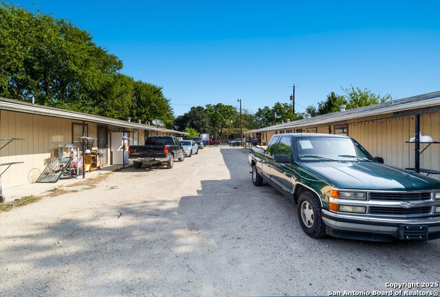 Listing photo id 2 for 3620 Rivas St