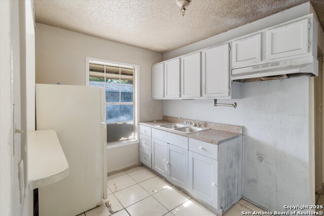 Listing photo id 5 for 3620 Rivas St