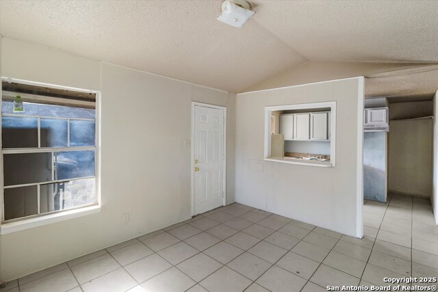 Listing photo id 7 for 3620 Rivas St