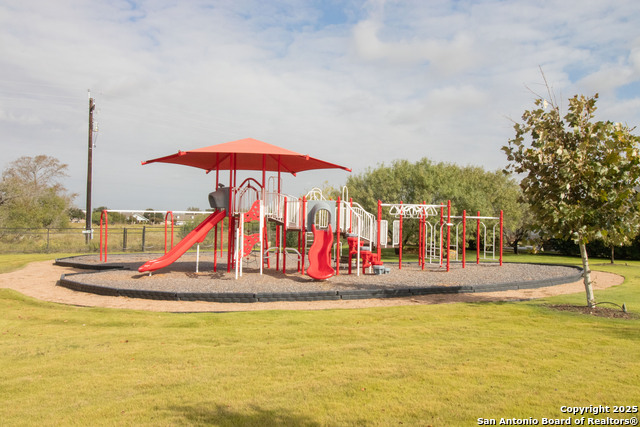 Image 4 of 6 For 105 Red Oak Trail