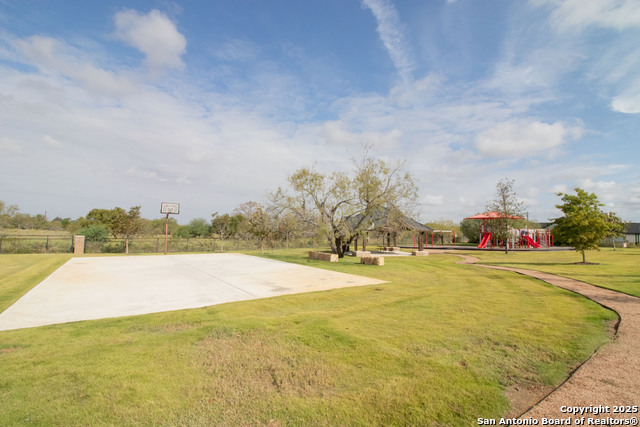 Image 5 of 6 For 105 Red Oak Trail