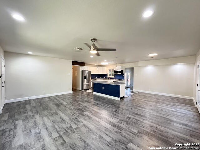 Listing photo id 8 for 1000 Ivy Ln