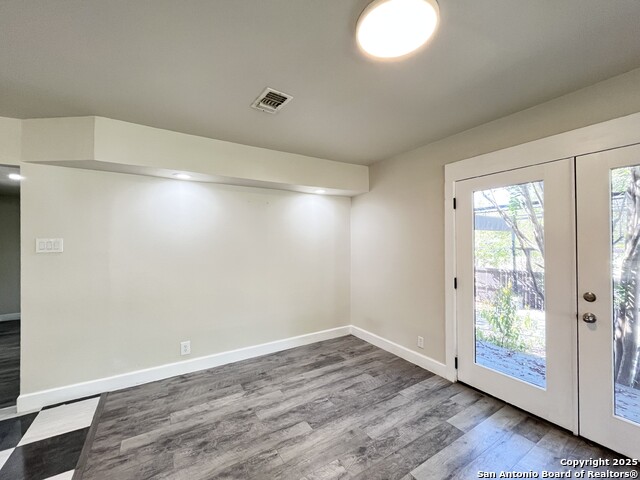 Listing photo id 10 for 1000 Ivy Ln