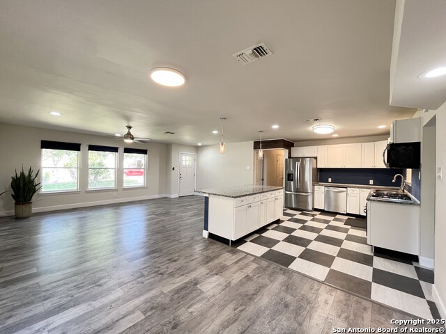 Listing photo id 11 for 1000 Ivy Ln