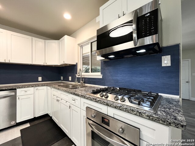 Listing photo id 13 for 1000 Ivy Ln