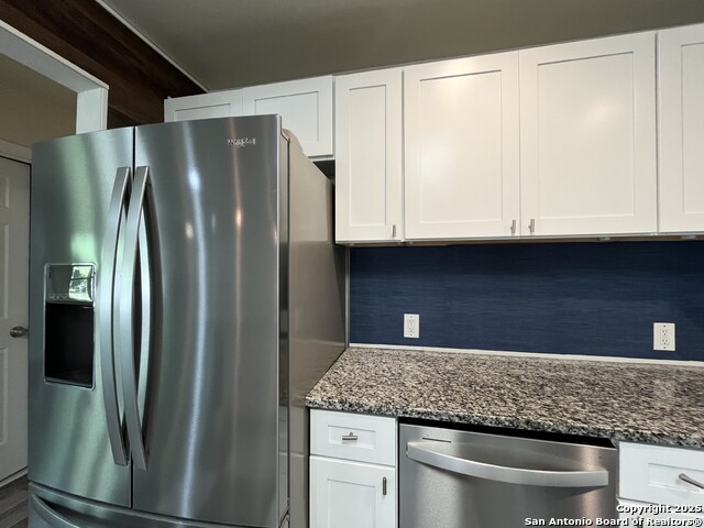Listing photo id 15 for 1000 Ivy Ln