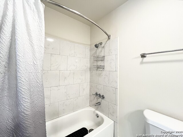 Listing photo id 23 for 1000 Ivy Ln