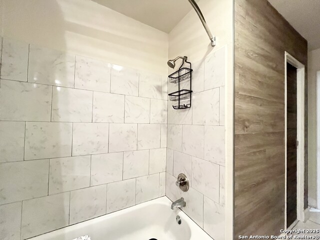 Listing photo id 27 for 1000 Ivy Ln