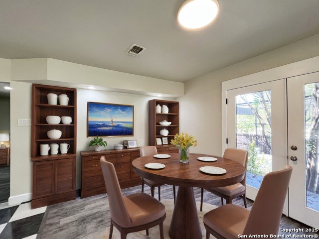 Listing photo id 1 for 1000 Ivy Ln