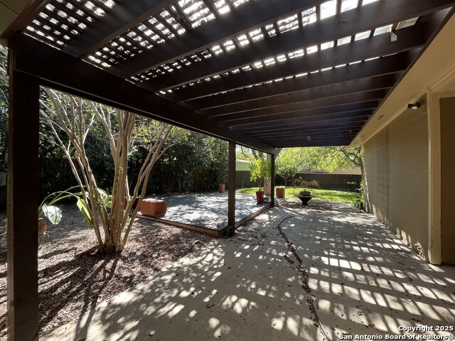Listing photo id 32 for 1000 Ivy Ln