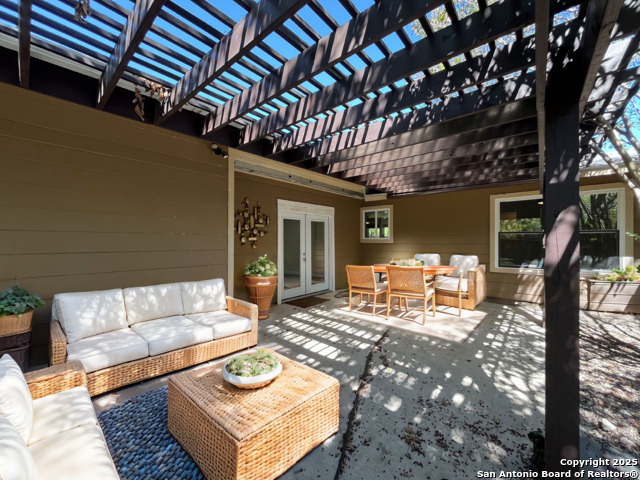 Listing photo id 4 for 1000 Ivy Ln