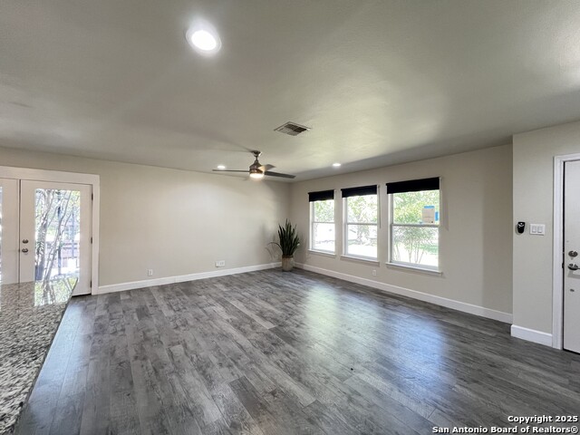 Listing photo id 6 for 1000 Ivy Ln