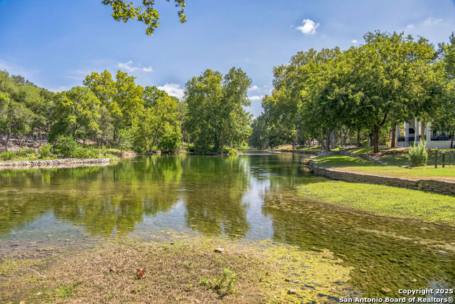 Listing photo id 8 for 1070 Hayselton
