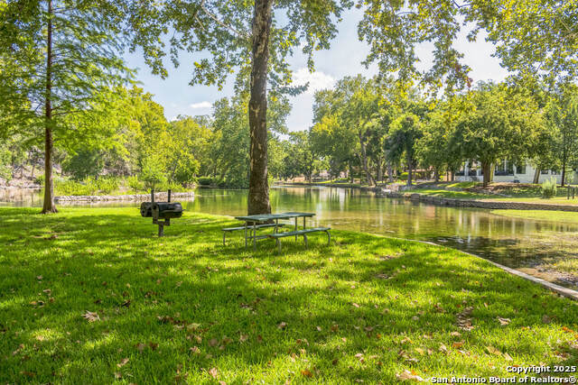 Listing photo id 9 for 1070 Hayselton