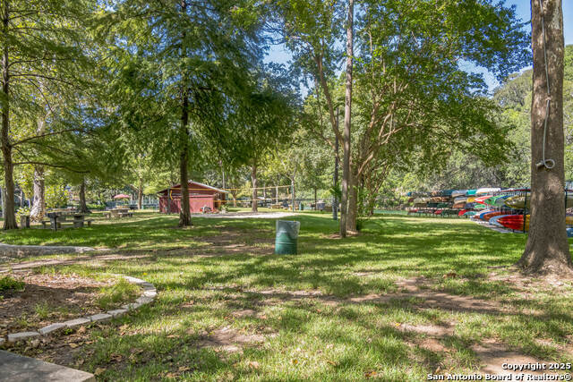 Listing photo id 11 for 1070 Hayselton