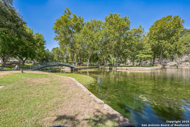 Listing photo id 12 for 1070 Hayselton