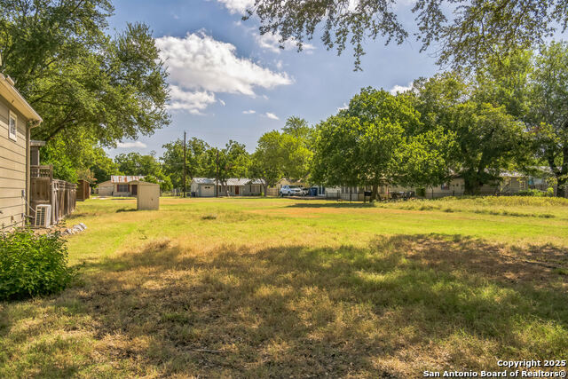 Listing photo id 2 for 1070 Hayselton