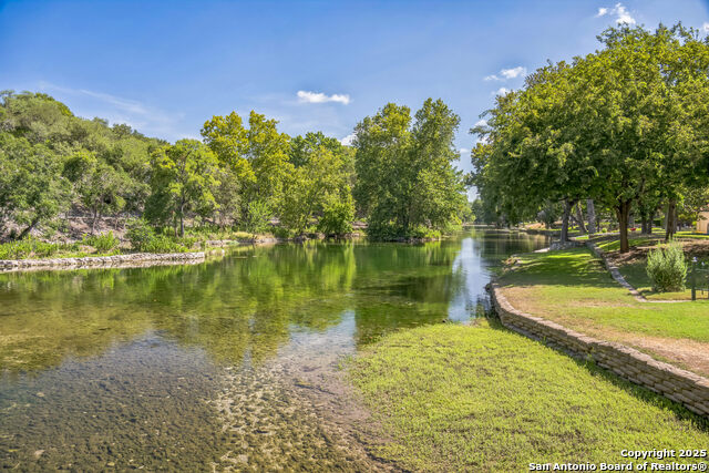 Listing photo id 7 for 1070 Hayselton