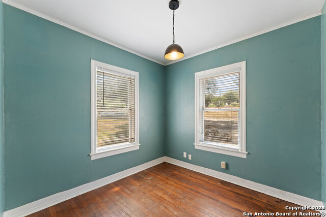 Image 11 of 41 For 391 Broadview Dr W