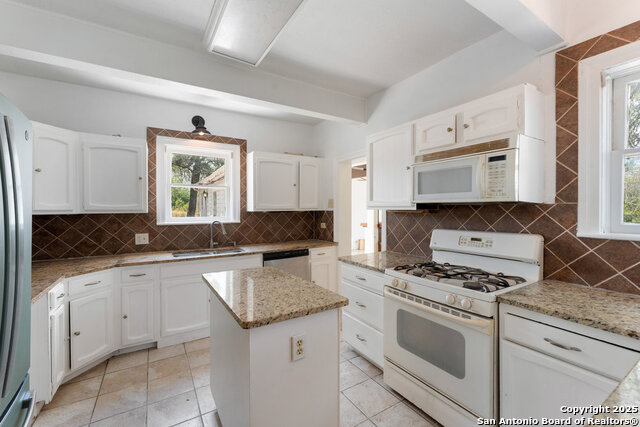 Image 13 of 41 For 391 Broadview Dr W