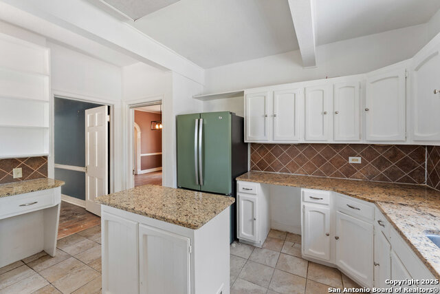 Image 14 of 41 For 391 Broadview Dr W