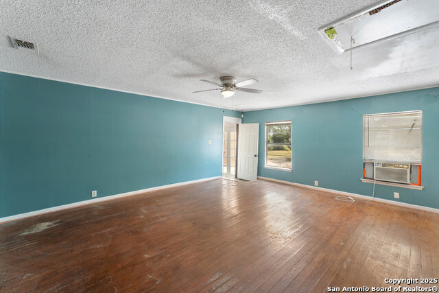 Image 20 of 41 For 391 Broadview Dr W