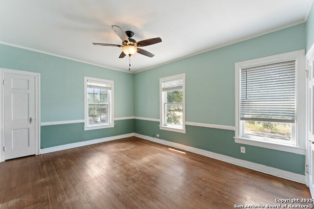 Image 24 of 41 For 391 Broadview Dr W